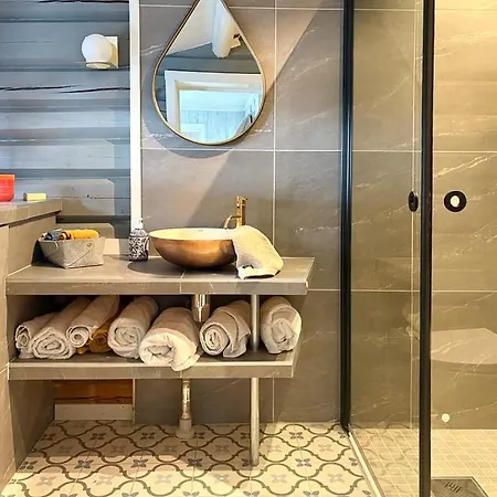 Modernized Log With Views Of The Mountains Casa de Férias