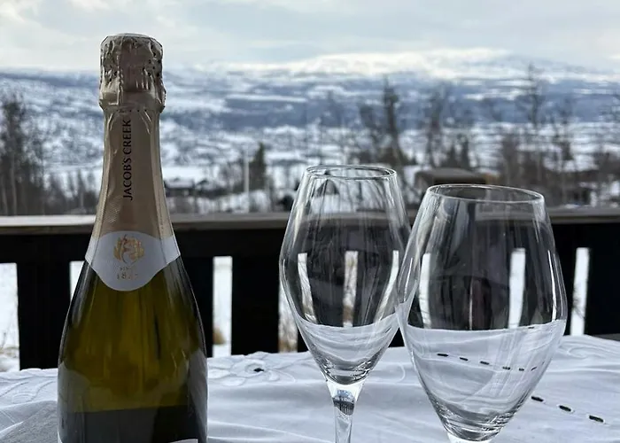 Semesterbostad Modernized Log With Views Of The Mountains *