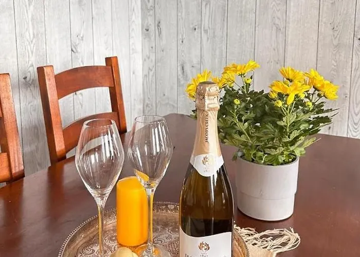 Modernized Log With Views Of The Mountains Semesterbostad *