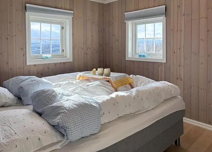 Modernized Log With Views Of The Mountains Semesterbostad