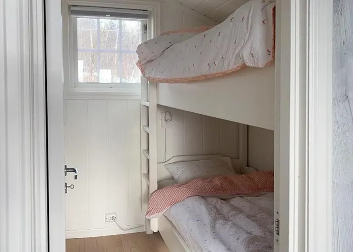 Modernized Log With Views Of The Mountains * Ron