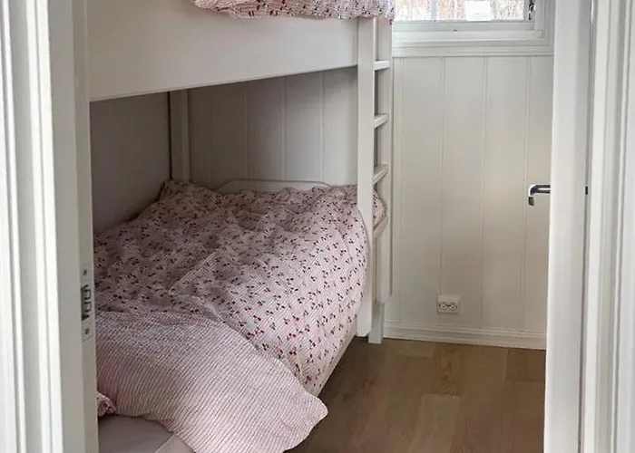 Modernized Log With Views Of The Mountains Semesterbostad