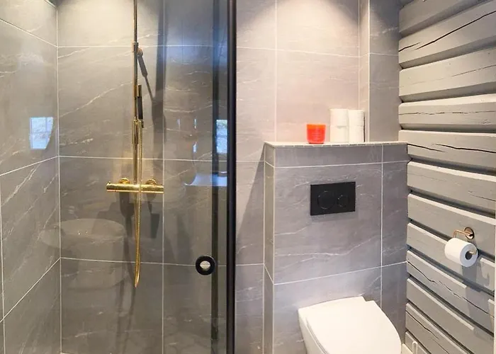 Modernized Log With Views Of The Mountains Ron