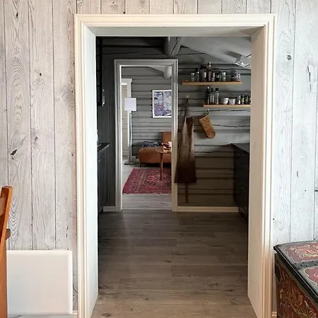 Modernized Log With Views Of The Mountains * Ron