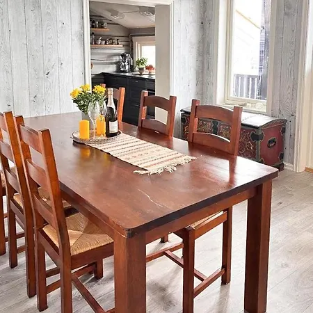 Modernized Log With Views Of The Mountains Ferienhaus