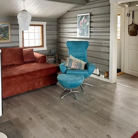 Modernized Log With Views Of The Mountains *