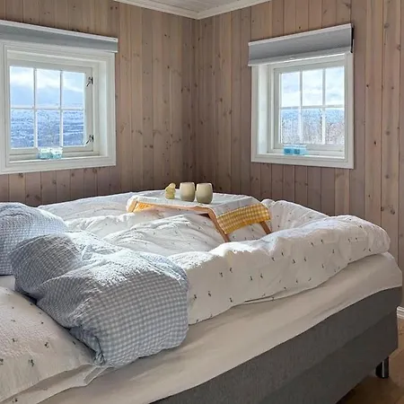 Modernized Log With Views Of The Mountains Semesterbostad